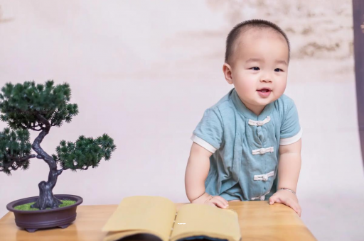 偃师宝宝爱吐奶是什么原因